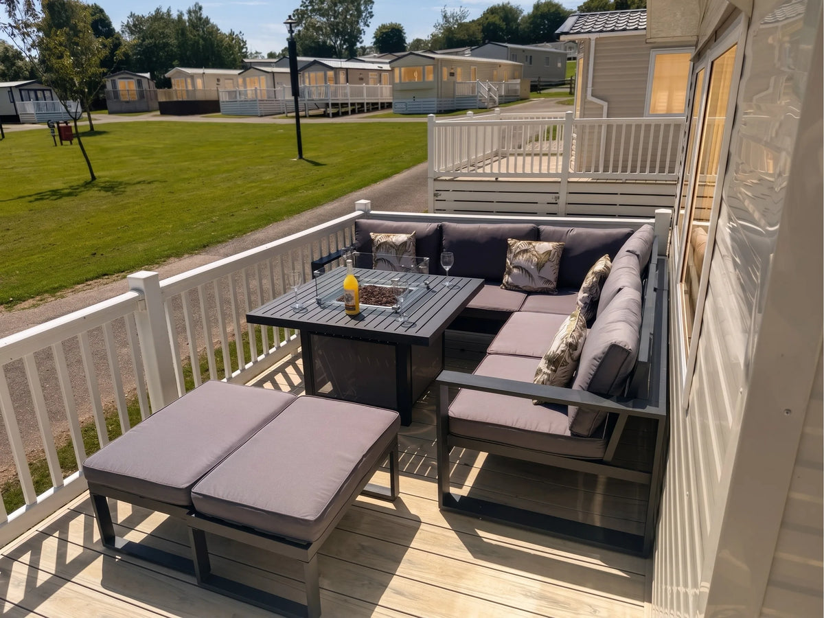 Private wraparound decking with outdoor seating at the Midhurst holiday home in Crantock